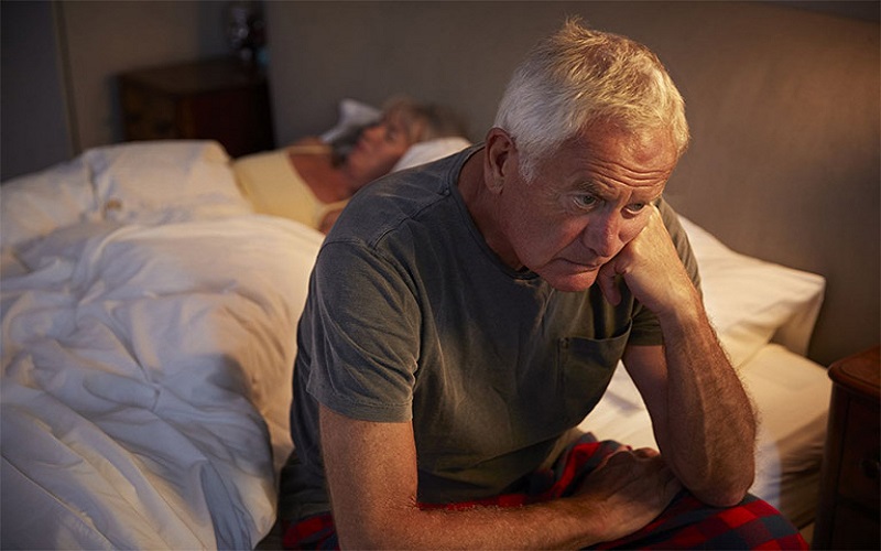 căng thẳng kéo dài do mất ngủ ở người lớn tuổi